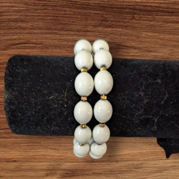 Vintage Monet Double Strand Lucite Beaded Bracelet white gold tone  7 inch - Picture 1 of 9